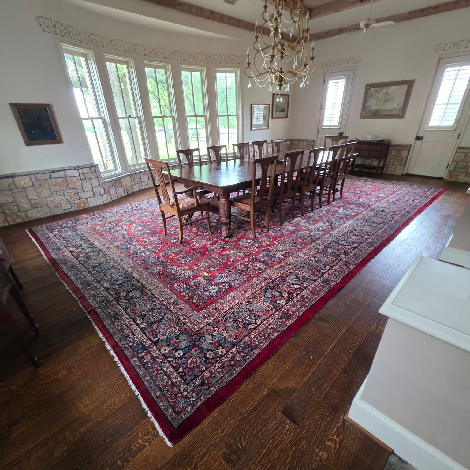 Formal dining room, spotless floors and rug